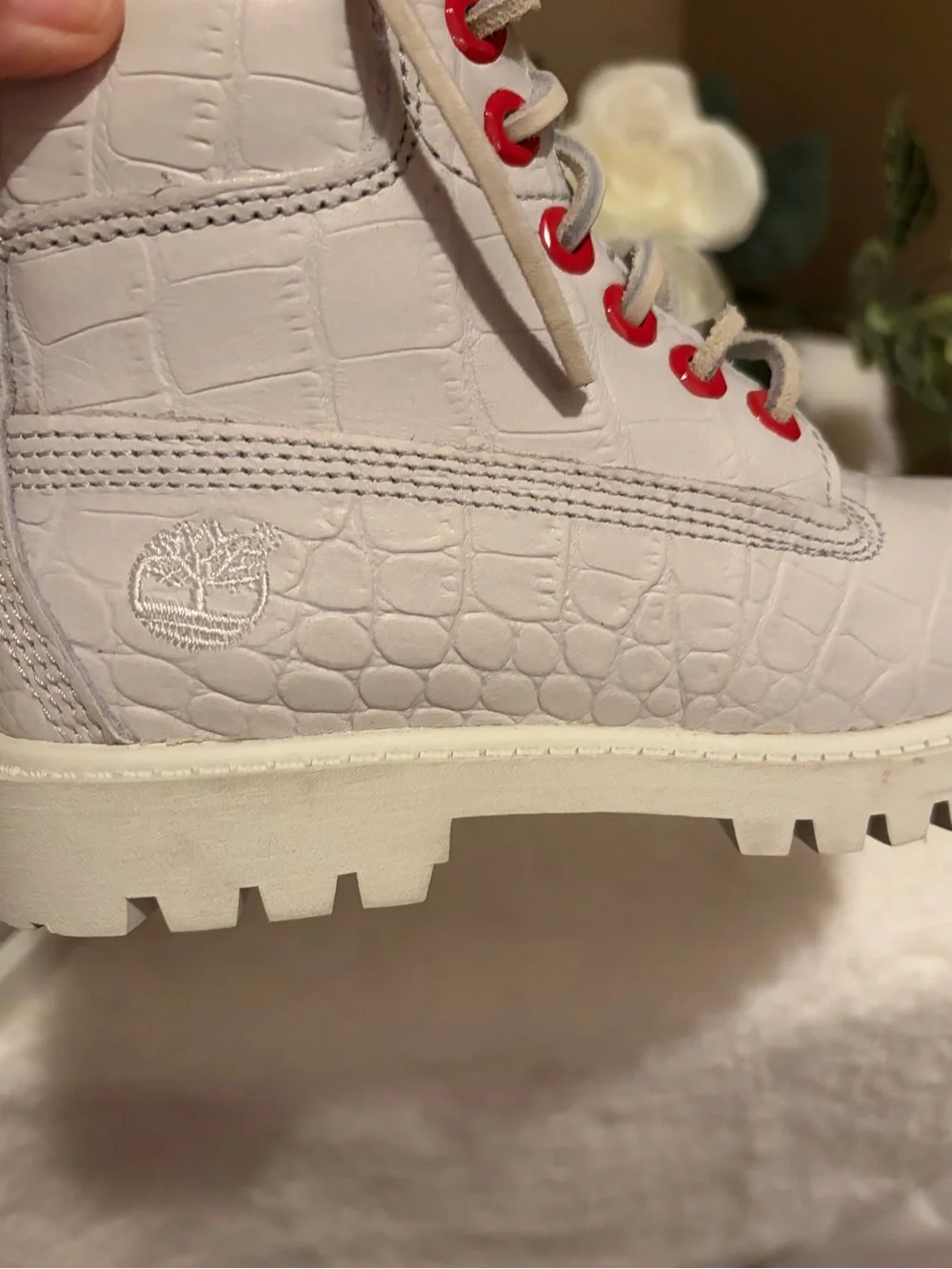 Timberland Kids White Croc Embossed Boots Red Lining Size 10.5 Toddler EUC